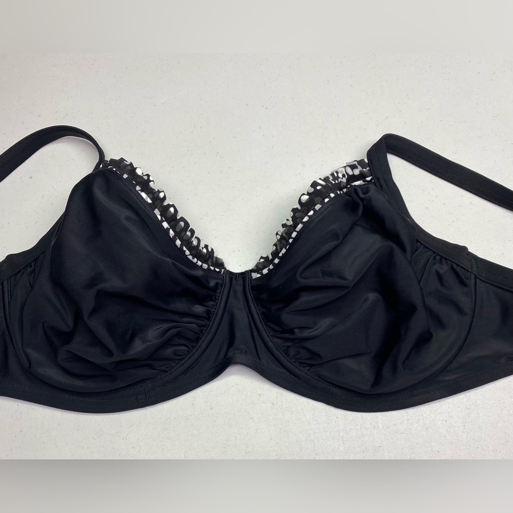 Christina BLK/WHT Swim Top, 42F Winter Sale